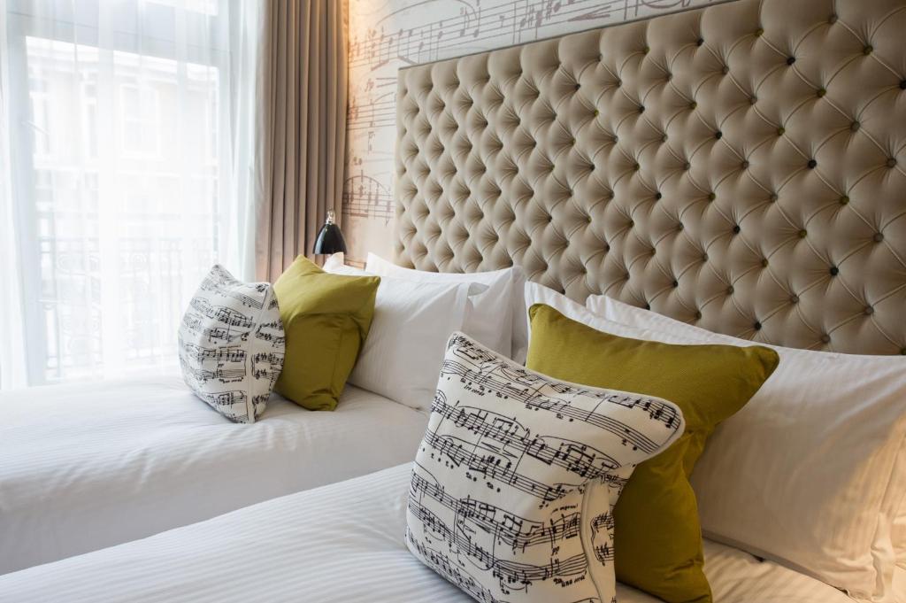 The Ampersand Hotel room
