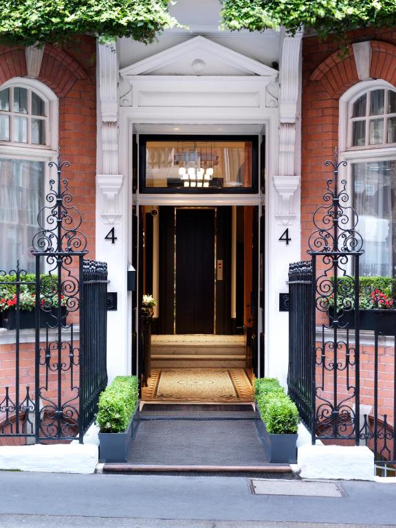 The Athenaeum Hotel & Residences room