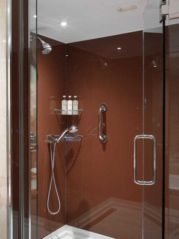The Athenaeum Hotel & Residences room