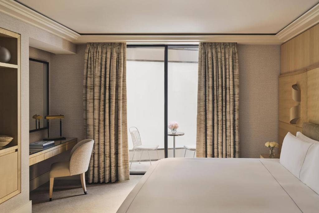 Courtyard Balcony Room