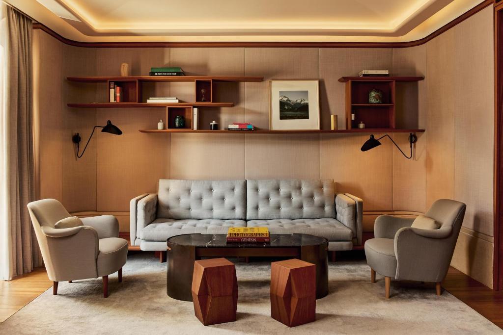 The Berkeley, Maybourne room