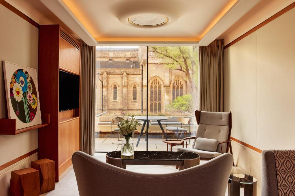 The Berkeley, Maybourne room