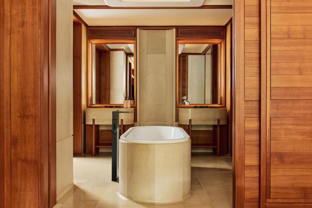 The Berkeley, Maybourne room