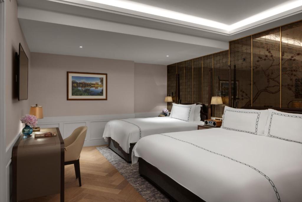 The Biltmore Mayfair room