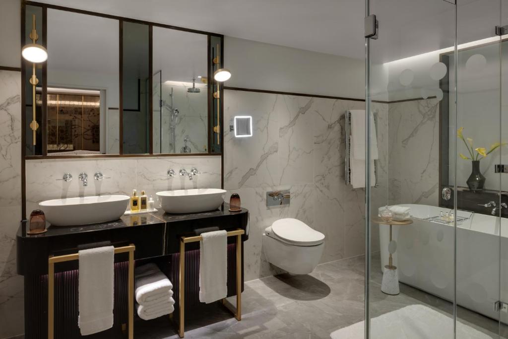 The Biltmore Mayfair room
