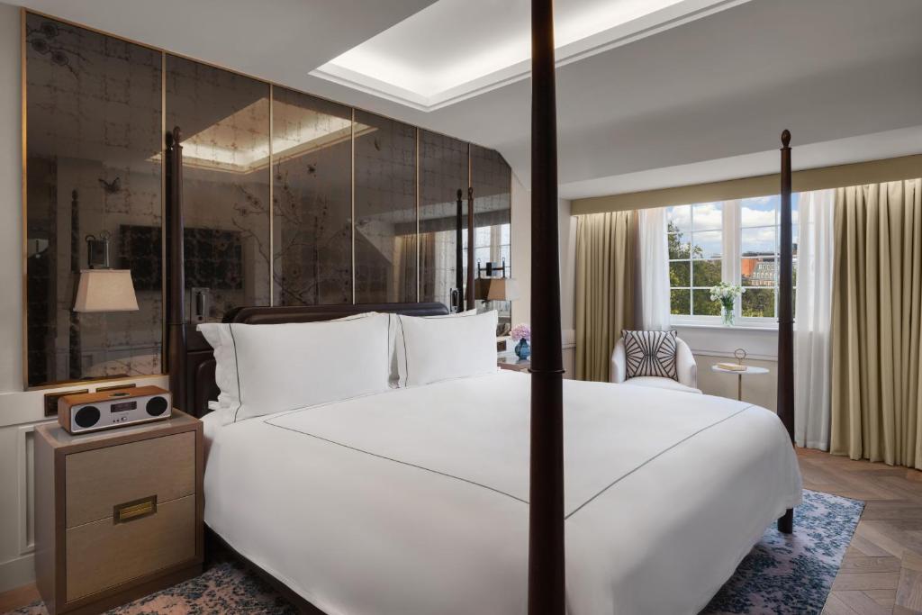 The Biltmore Mayfair room