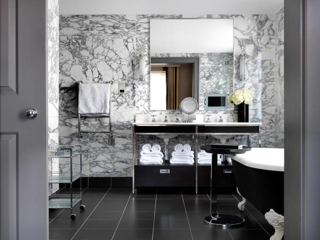 The Bloomsbury Hotel room