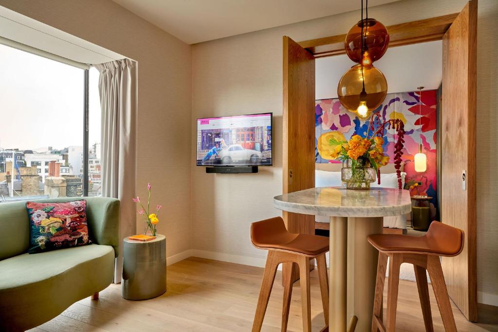 Lane Suite