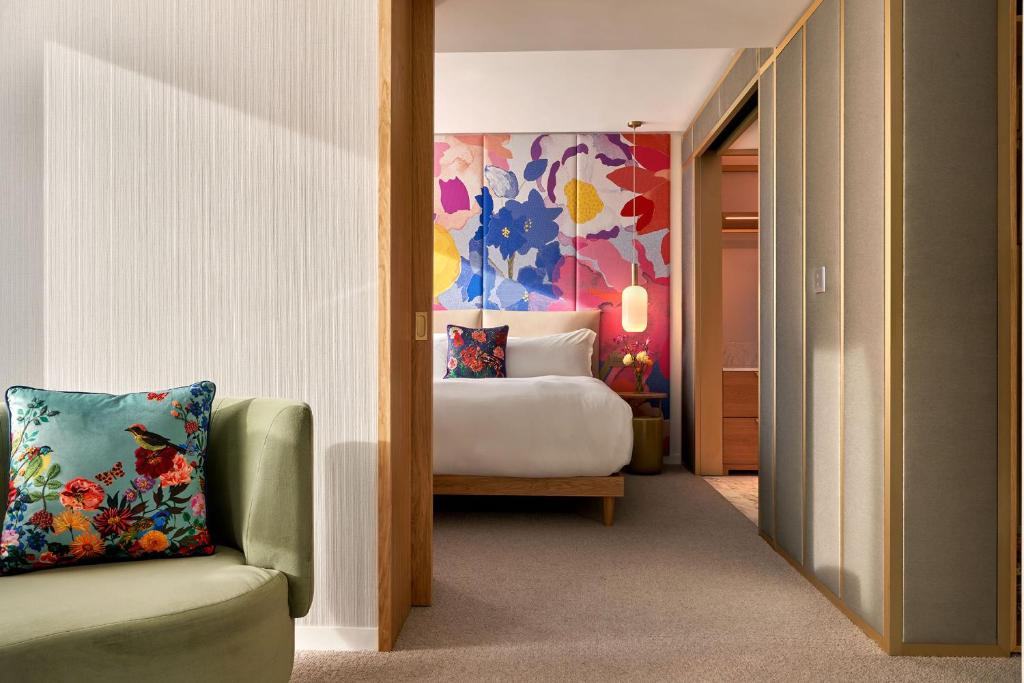Mayfair Suite