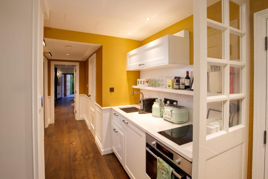 The Capital Hotel, Apartments & Townhouse room