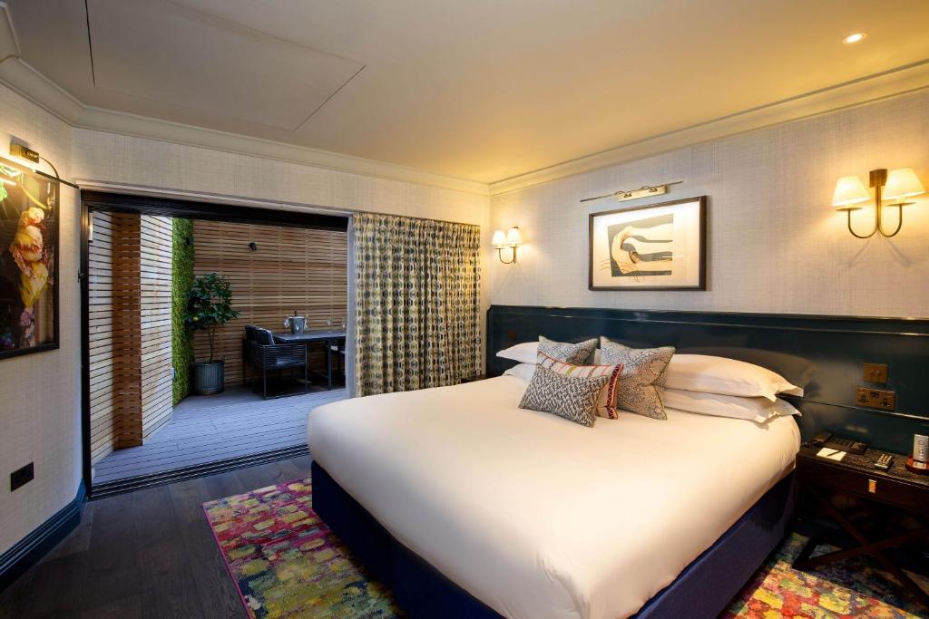 The Capital Hotel, Apartments & Townhouse room