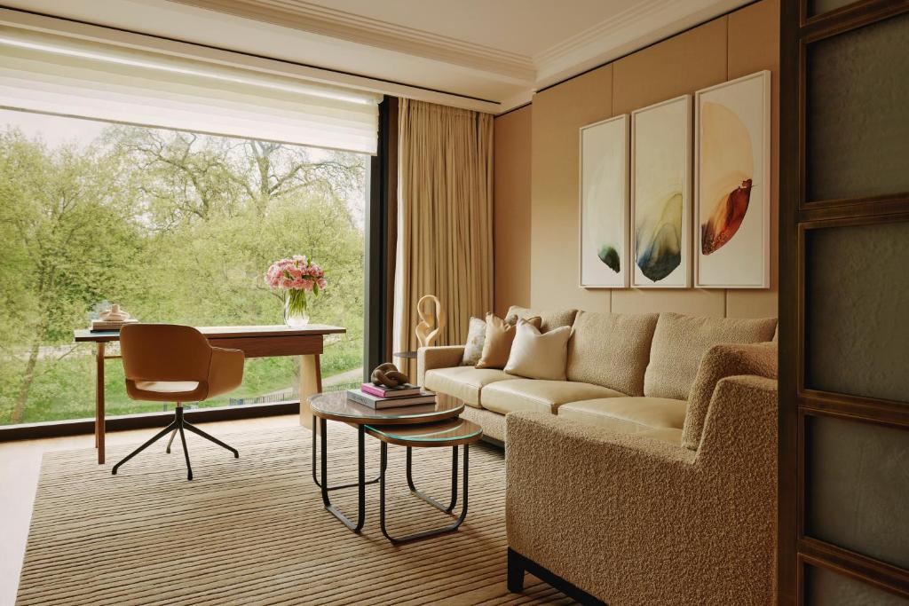 The Emory, Maybourne room
