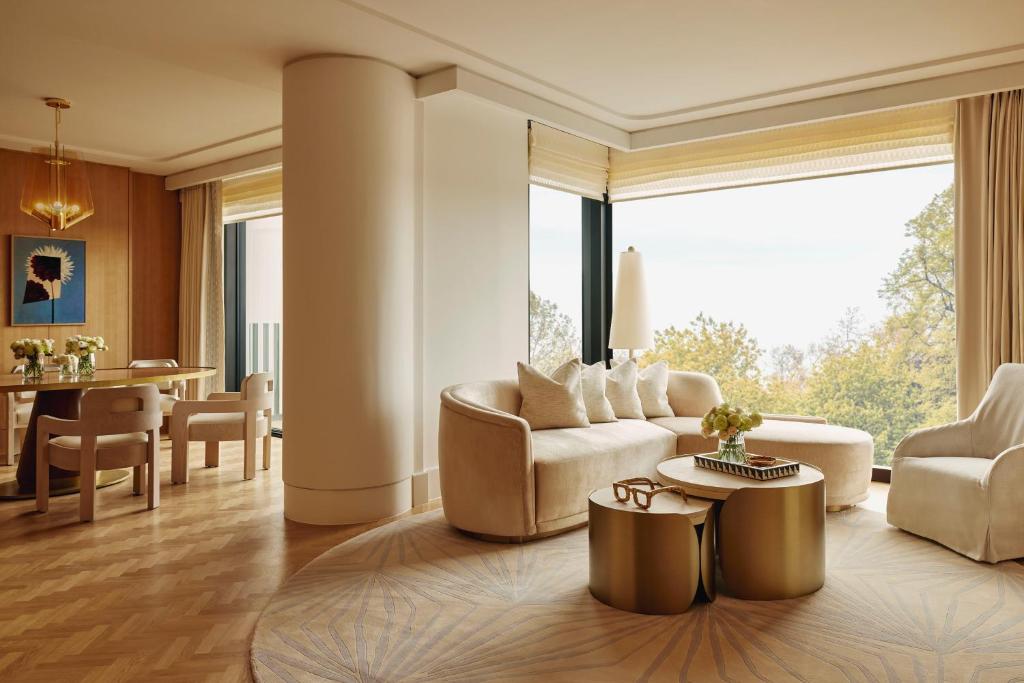 Hyde Park Balcony Suite