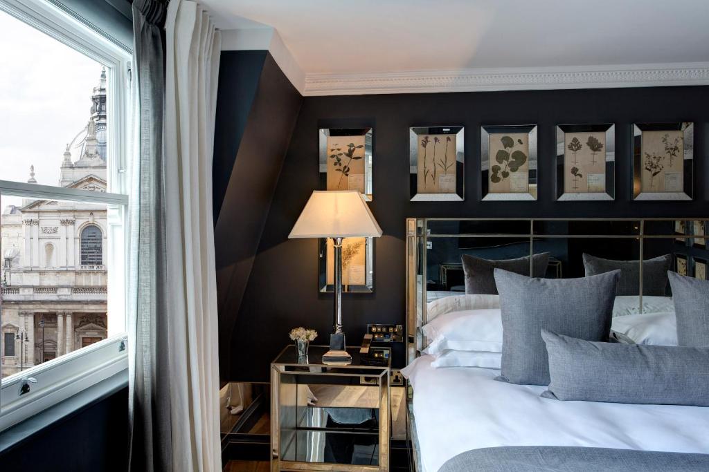 The Franklin London room