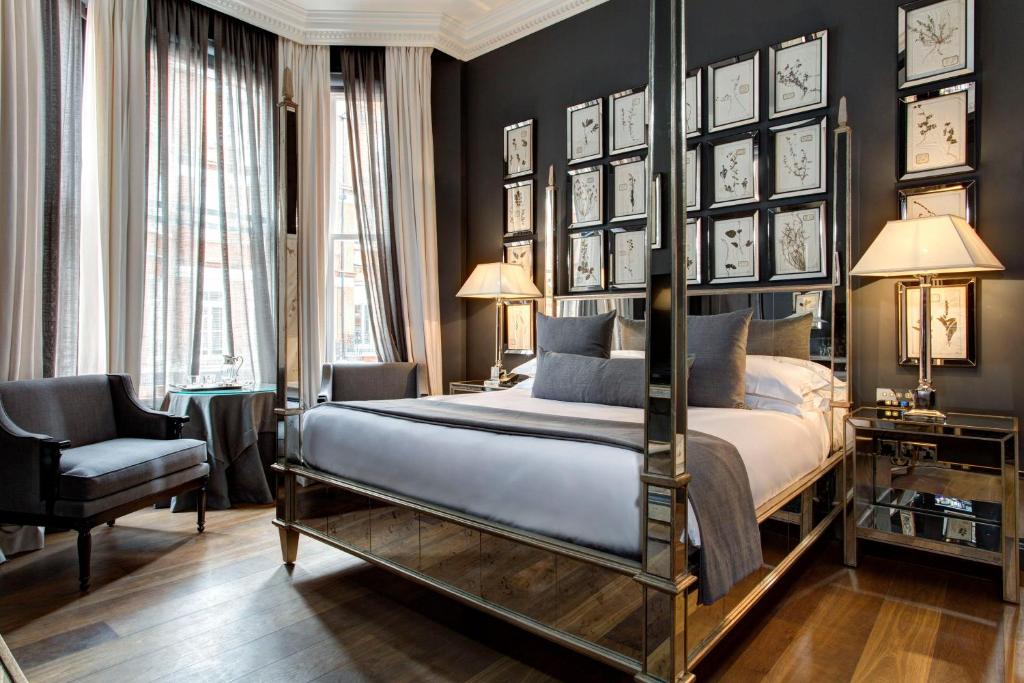 The Franklin London room