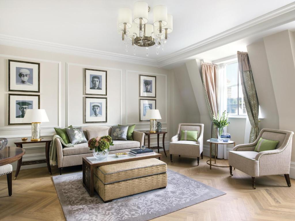 The Langham London room