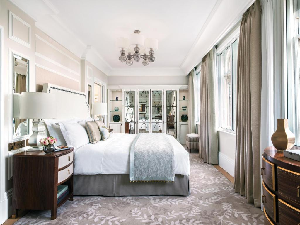 The Langham London room