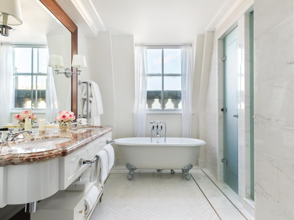 The Langham London room