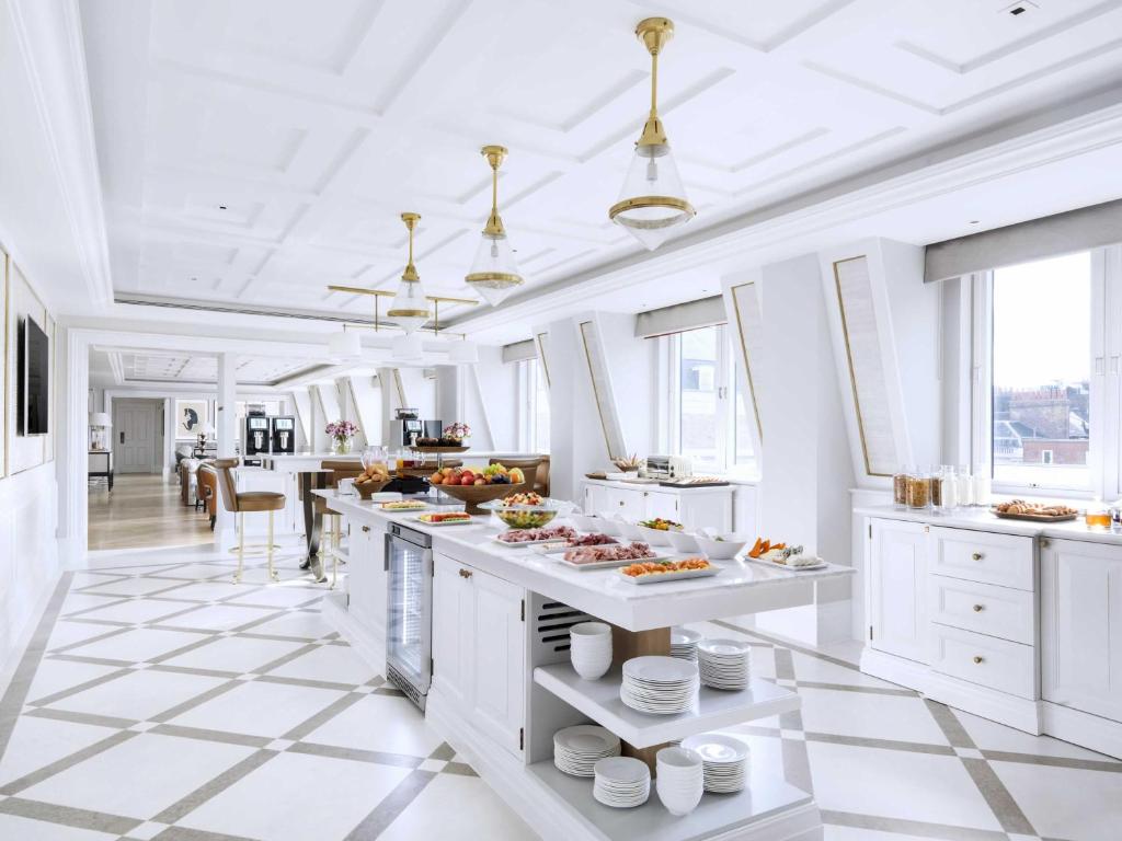 The Langham London room
