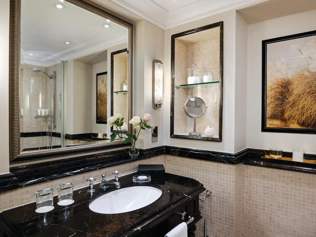 The Langham London room