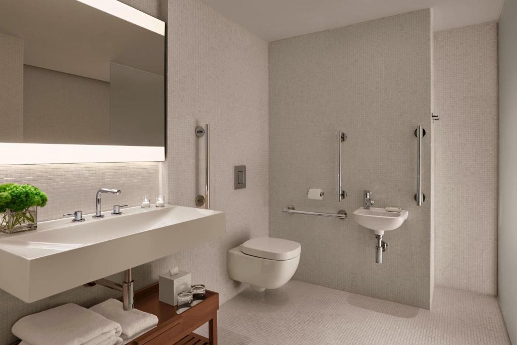The London EDITION room