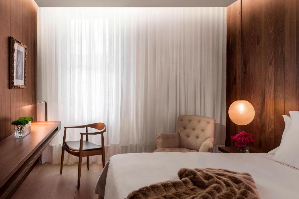 The London EDITION room