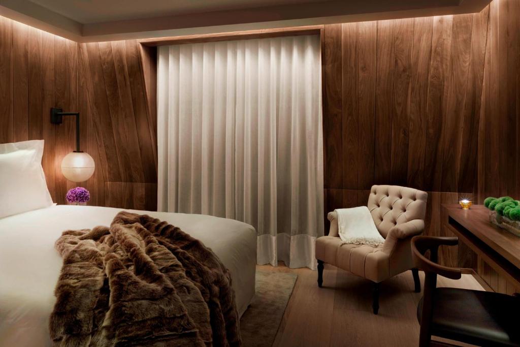 The London EDITION room