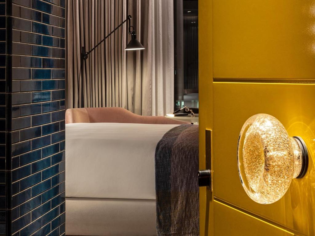 The Londoner room