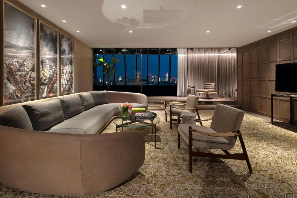 Signature Suite