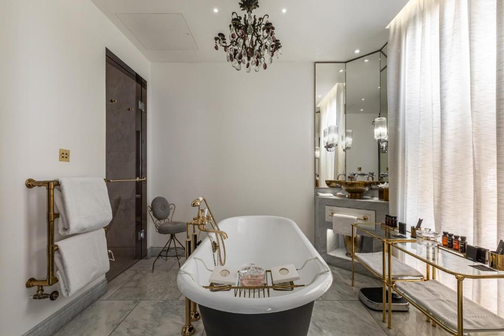 Newman Suite