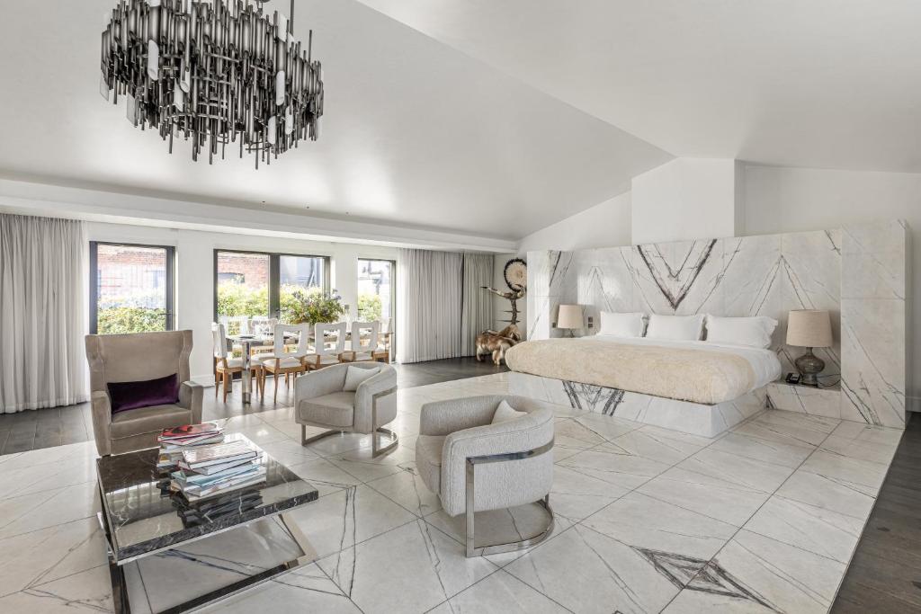 Penthouse Suite