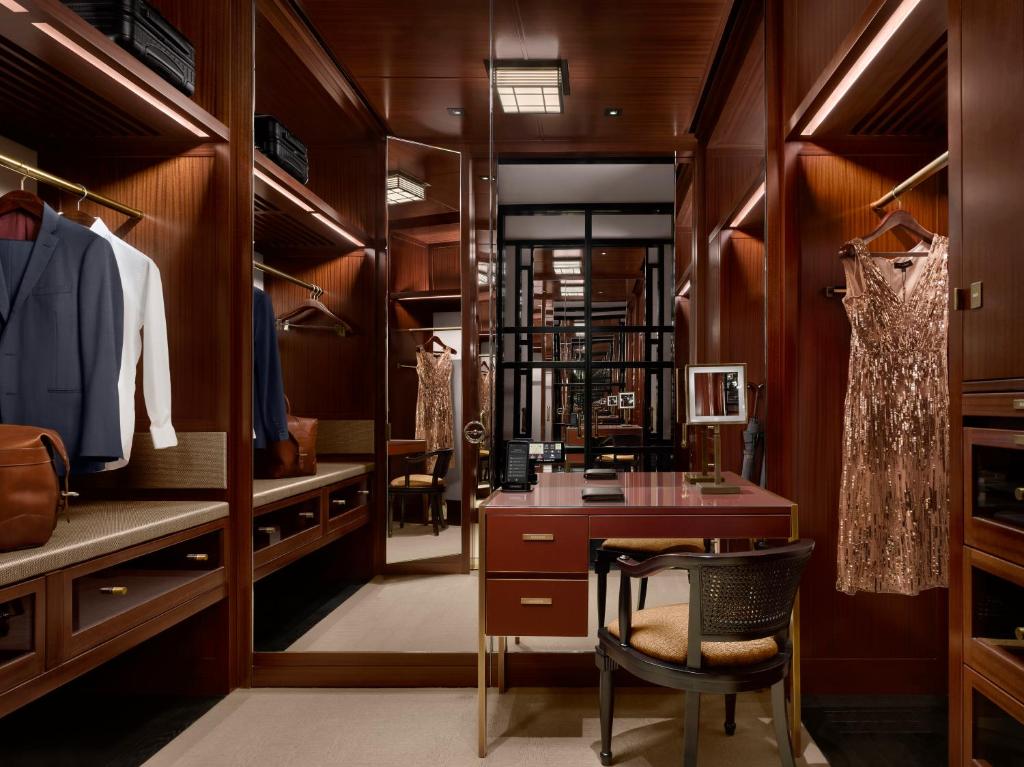 The Peninsula London room