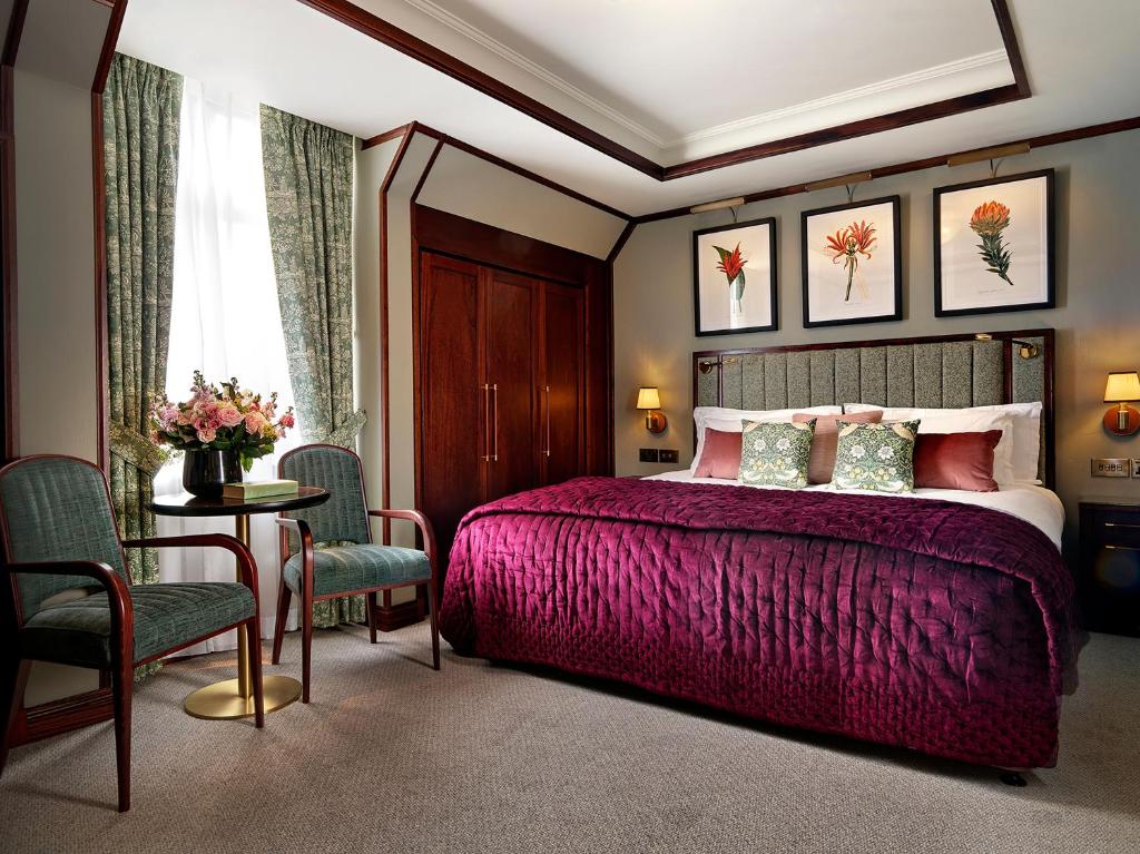 The Stafford London room