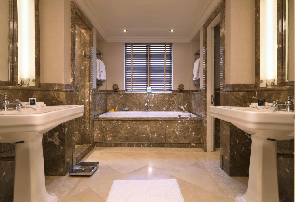 The Stafford London room