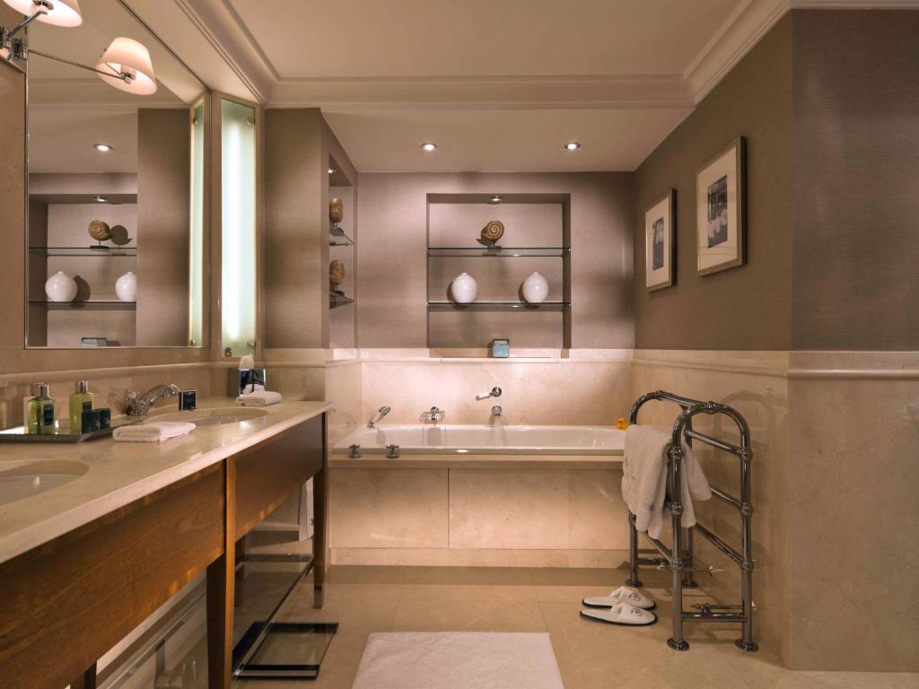 The Stafford London room