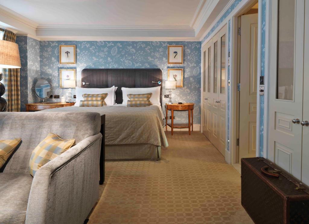 The Stafford London room
