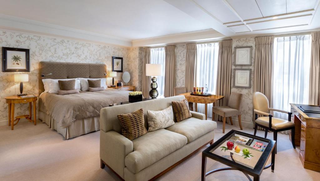 The Stafford London room